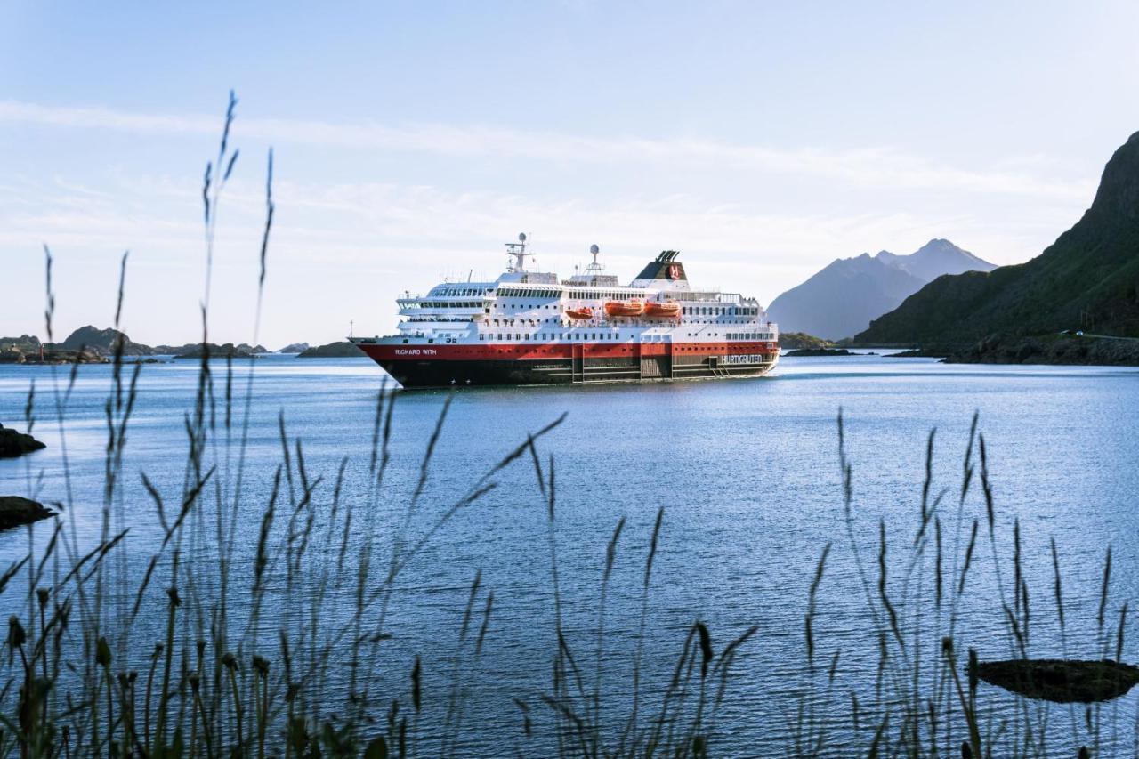 Live Lofoten Hotel Stamsund Exterior photo